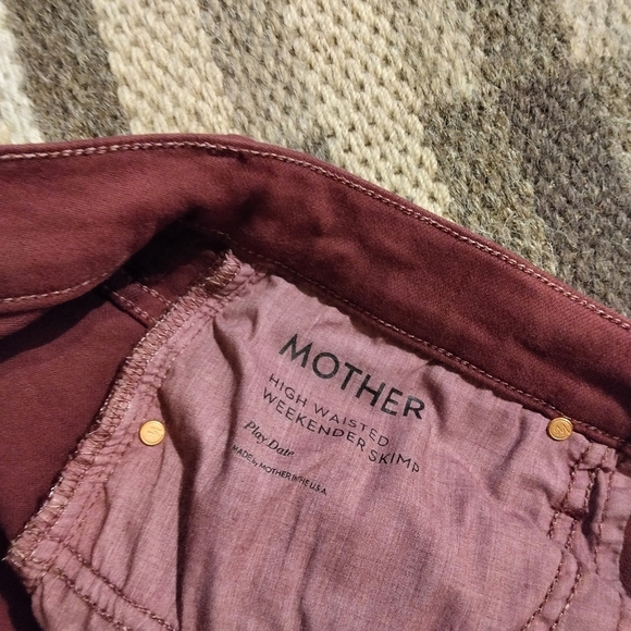 Mother High Waisted Weekender Skimp Flare Jeans in Play Date Burgundy Size 31 - Picture 8 of 12